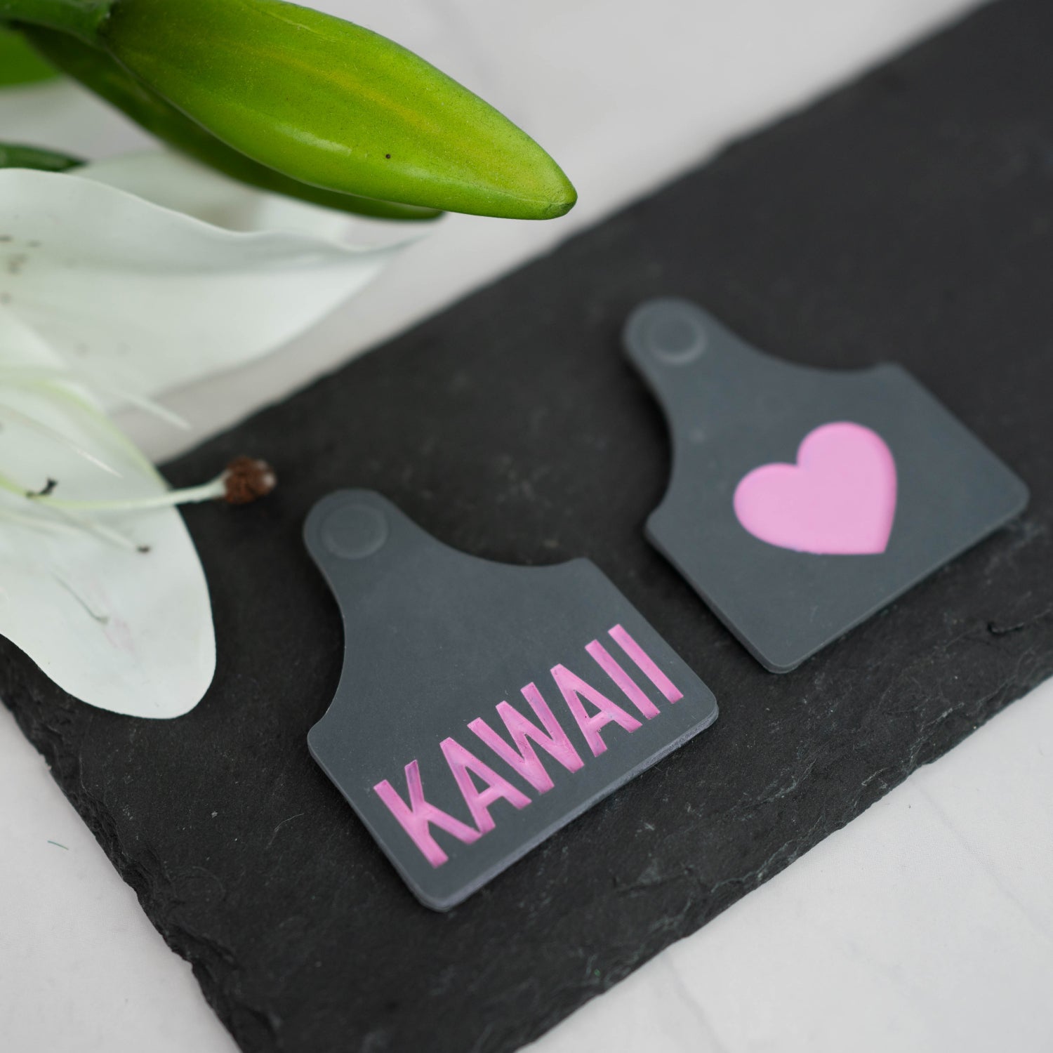 Magnetic cow ears tags - Grey / Pastel pink - Kawaii / Heart